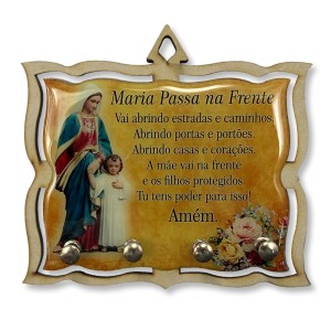 PC380608 - Porta Chaves Maria Passa na Frente MDF Resinado - 15,5x14cm