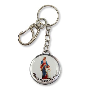 CH1090000 - Chaveiro Maria Passa na Frente Duplo Resinado - 12x3,5cm