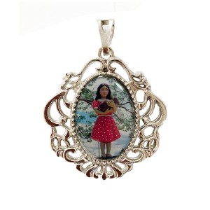 MD129093 - Medalha Beata Benigna Camafeu Níquel - 5,5x4cm