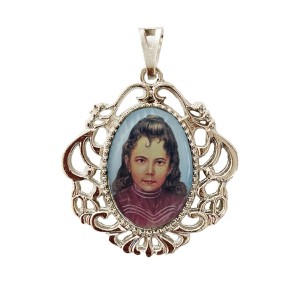 MD129063 - Medalha Santa Izildinha Camafeu Níquel - 4,5x4cm