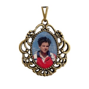 MD129640 - Medalha São Carlo Acutis Camafeu Ouro Velho - 4,5x4cm